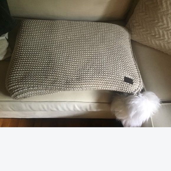 UGG knitted blanket with Pom Poms